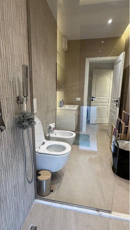 APARTAMENT 2+1+2+🅿️arking 📍PRANE KLANIT ! 860 € /Muaj 80,000 Lekë /Muaj
