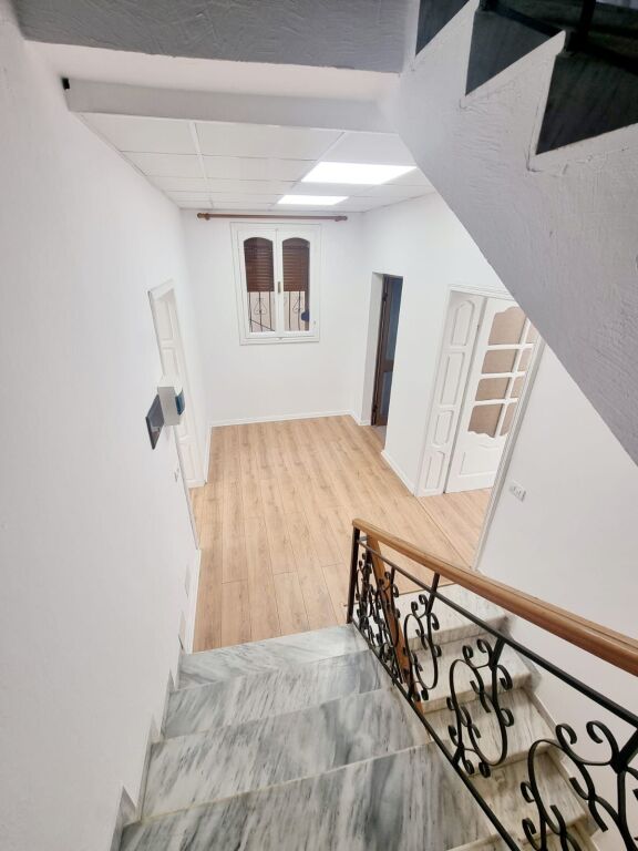 🏡 JEPET ME QIRA VILË 3-KATËSHE PRANË XHAMLLIKUT – Porcelan