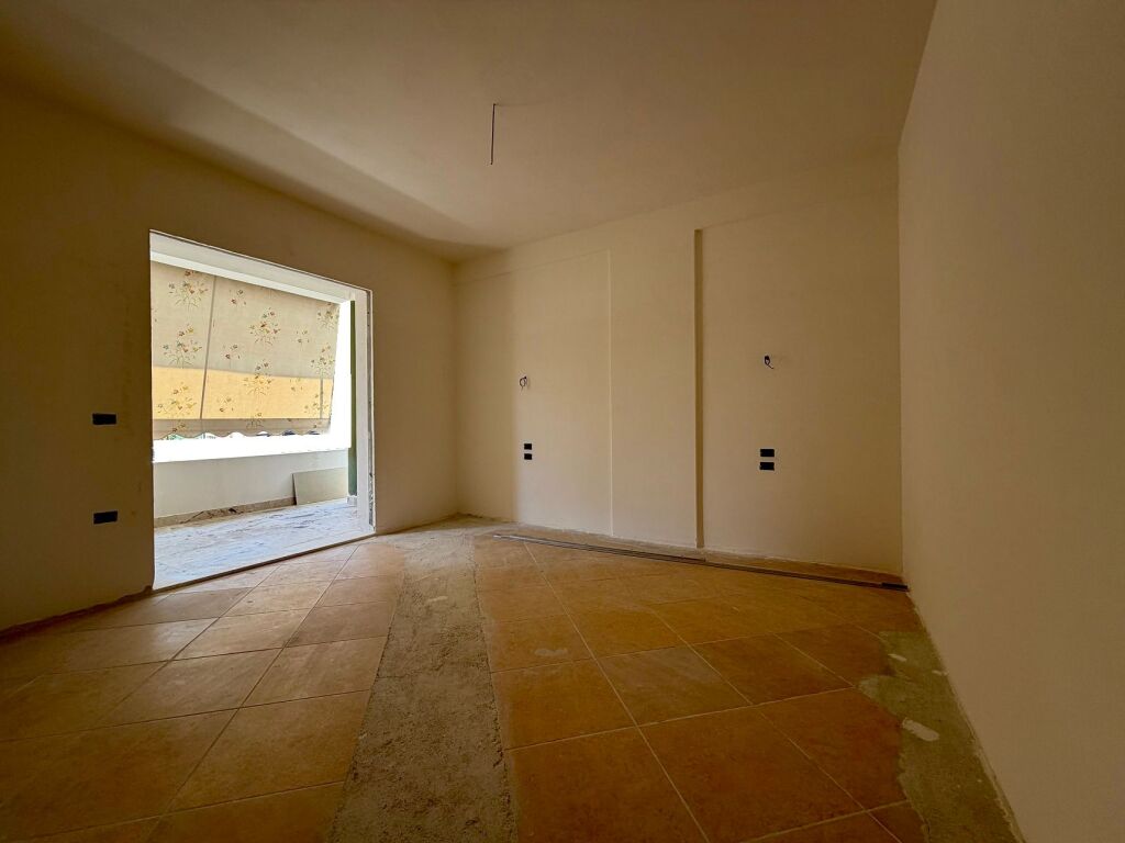 SHITET apartament 3+1 tek Universiteti "Marin Barleti", Selitë