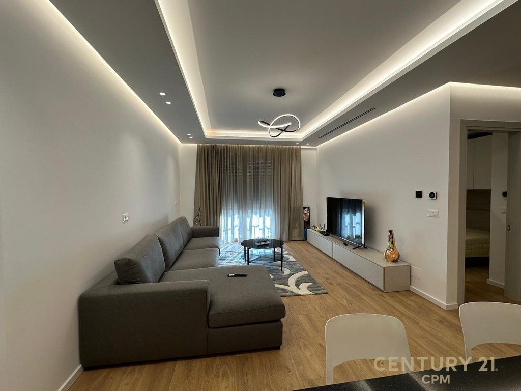Apartment 2+1+2 with parking space for rent in the Rose Garden complex, near TEG.
