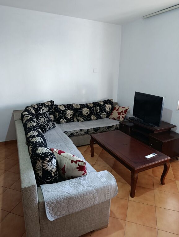 Rent | Shtëpi private 1 + 1 | Rruga Ramë Sadria | 400 €/month
