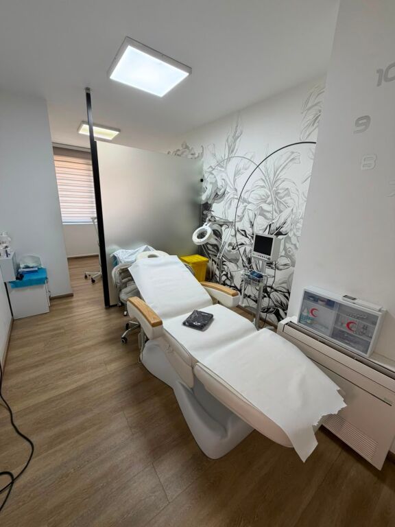 SHITET KLINIKË MJEKËSORE / ESTETIKE NË QENDËR TË TIRANËS  ID: 5248