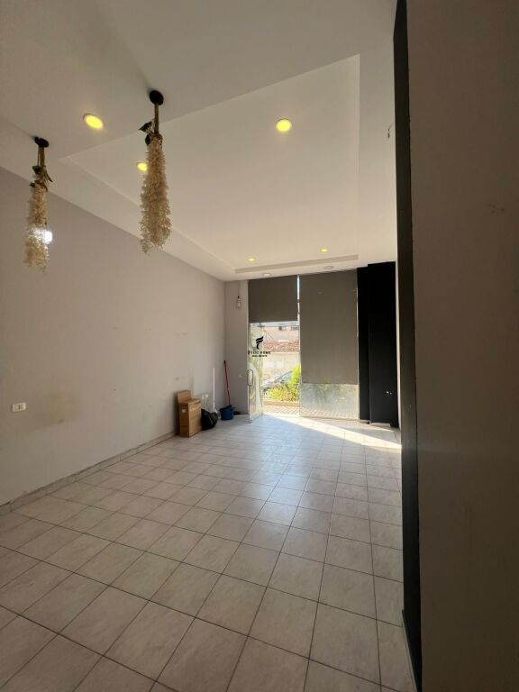 SHOP FOR RENT 35M2 SIRI KODRA 35,000 LEKE FH-85762