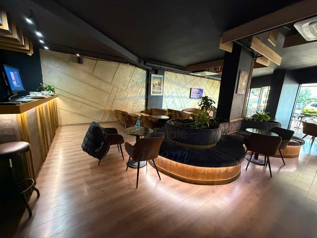 State, Bar-Cafe, Fresk, Tirana.