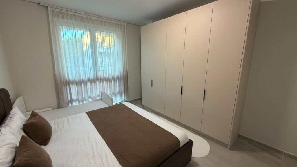 Shitet Apartament 1+1