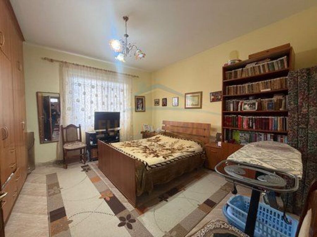 Shitet, Shtepi Private, Shkoze , Tirane