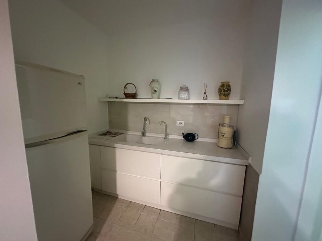🏢 Shitet Apartament 1+1 në zonen e Varrit Bamit – Pranë Big Market- 8,500,000 Lekë