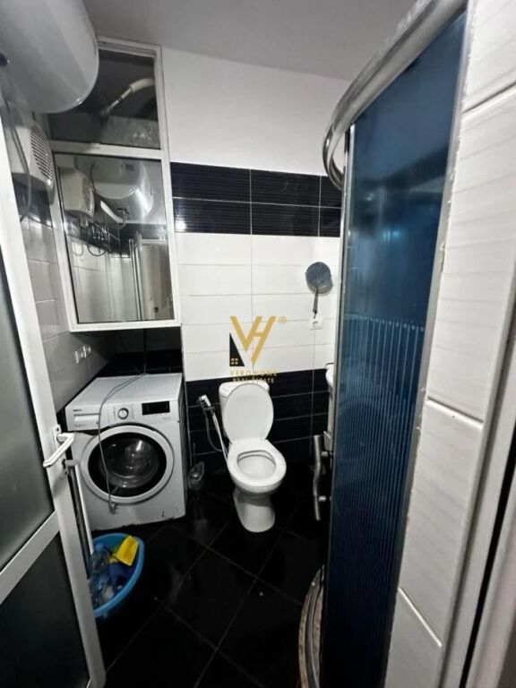 JEPET APARTAMENT 3+1+2+BLK ME QERA TE BLLOKU I VILAVE SELITE 900 EURO
