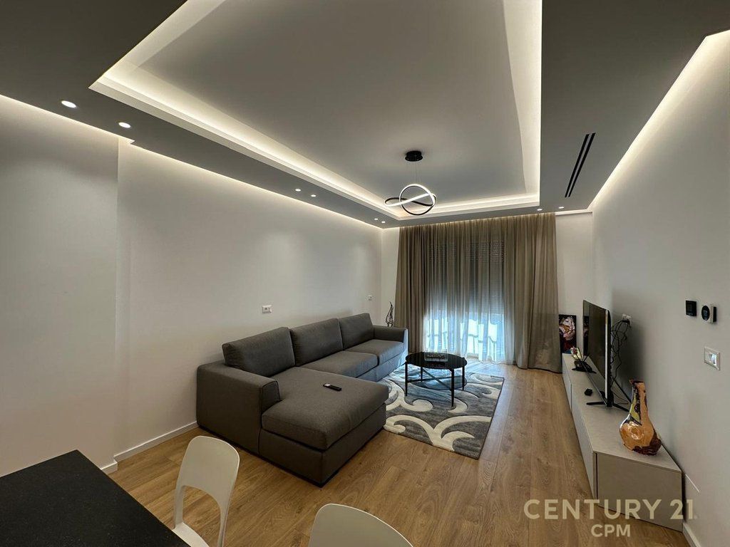 Apartment 2+1+2 with parking space for rent in the Rose Garden complex, near TEG.