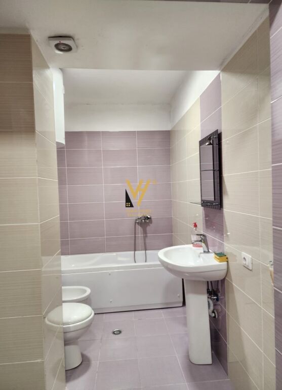JEPET ZYRE 142 M2 ME QERA TE PAZARI I RI 120.000 LEKE