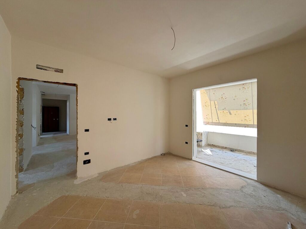 SHITET apartament 3+1 tek Universiteti "Marin Barleti", Selitë