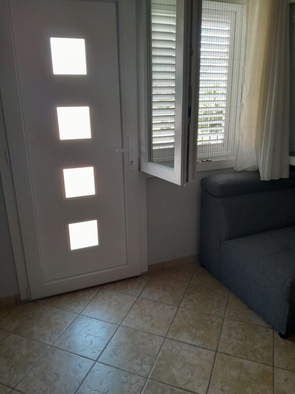 Apartament 1+1 tek Jordan Misja prane Shinave