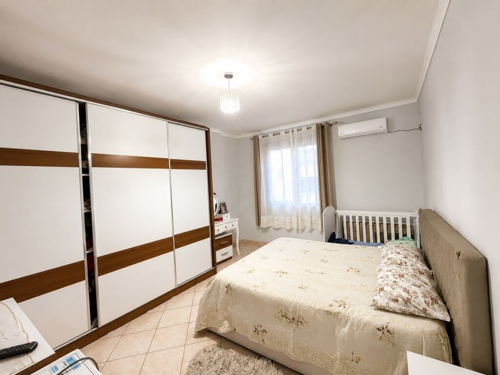 Shitet Apartament 2+1