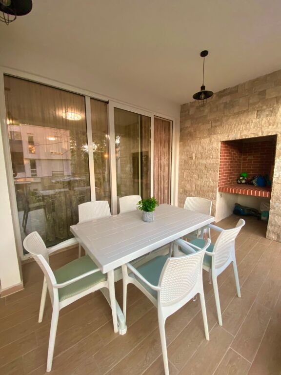 Shitet Apartament 1+1