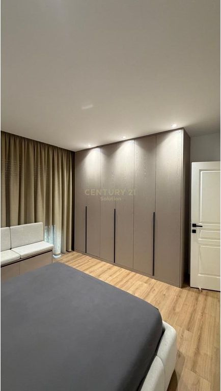 APARTAMENT 2+1+2+🅿️arking 📍PRANE KLANIT ! 860 € /Muaj 80,000 Lekë /Muaj