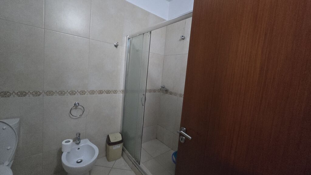 Apartament 1+1 📍 Lulishtja, Komuna e Parisit | 70.000 lek/muaj