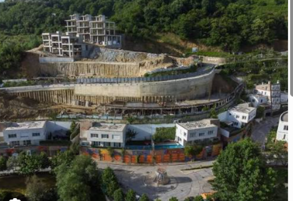 VENDESI APPARTAMENTO 2+1 "TEK KODRA E DIELLIT 2" 197.000 EURO