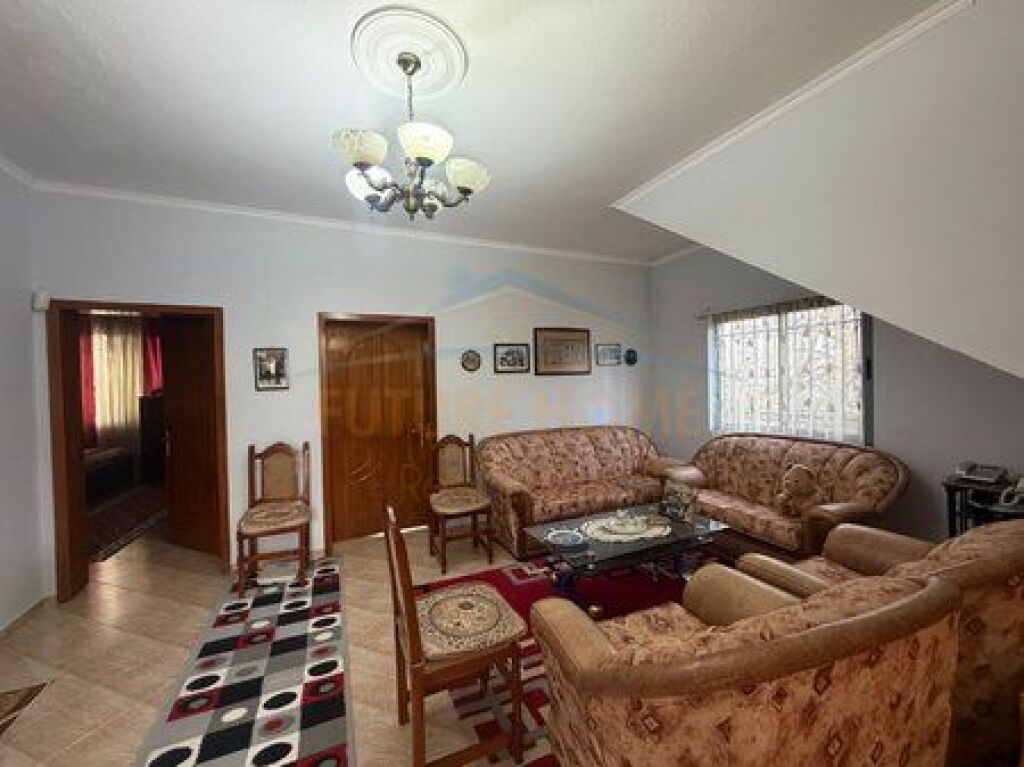 Shitet, Shtepi Private, Shkoze , Tirane