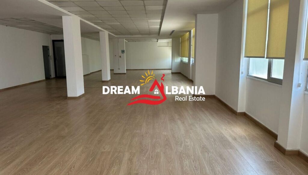 Jepet ambient biznesi me qera ne zonen e Bllokut prane Stadiumit Selman Stermasi (ID 42611545)