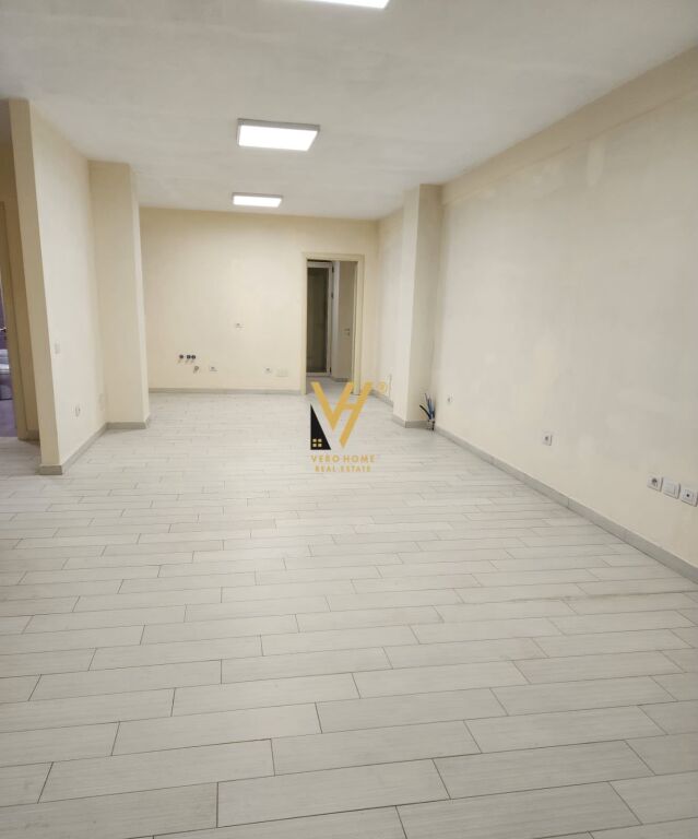JEPET ZYRE 142 M2 ME QERA TE PAZARI I RI 120.000 LEKE