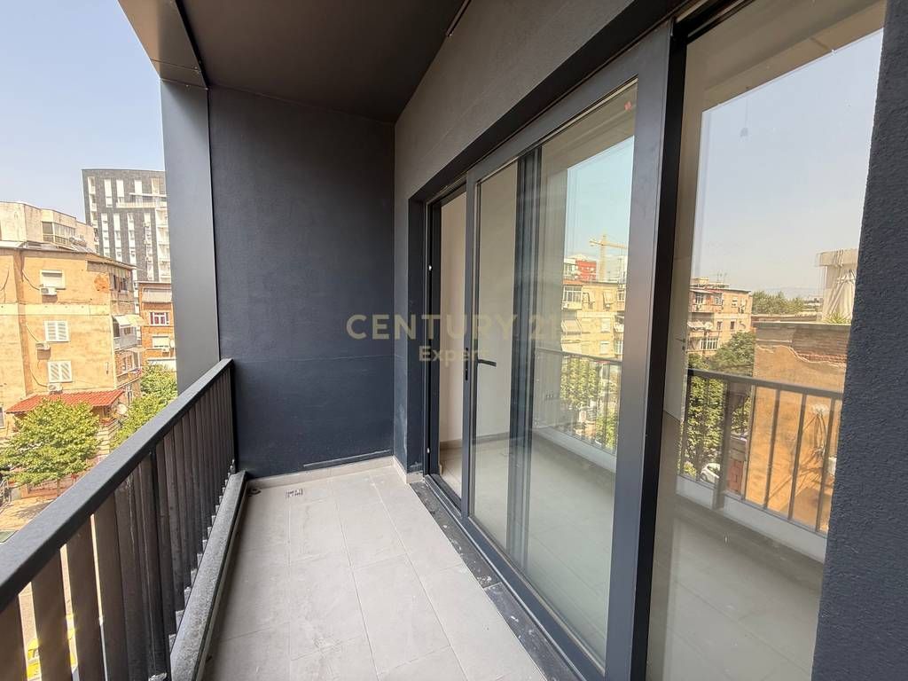 Appartamento adatto per uffici 📍 Via Barrikadave! 750 € /Mese 70.000 Lek /Mese