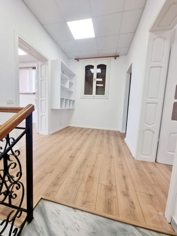 🏡 JEPET ME QIRA VILË 3-KATËSHE PRANË XHAMLLIKUT – Porcelan