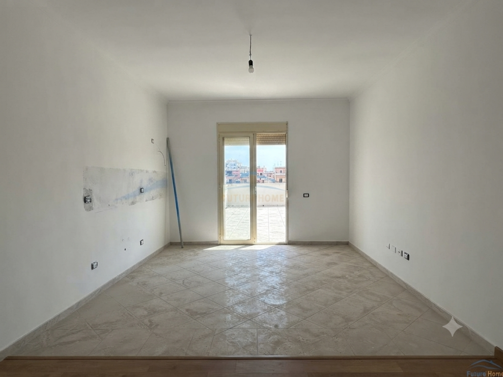 Shitet, Apartament 2+1+Verandë, Unaza e Re