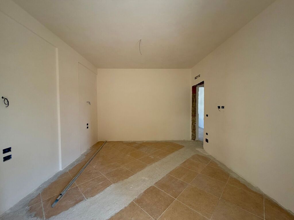 SHITET apartament 3+1 tek Universiteti "Marin Barleti", Selitë