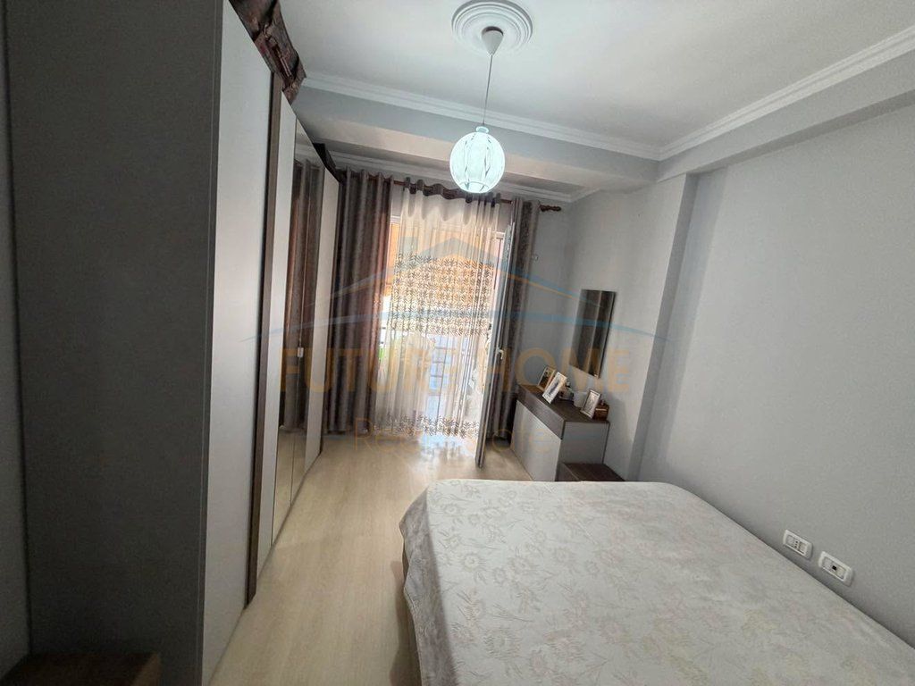 Shitet, Apartament 2+1+2, Unaza e Re