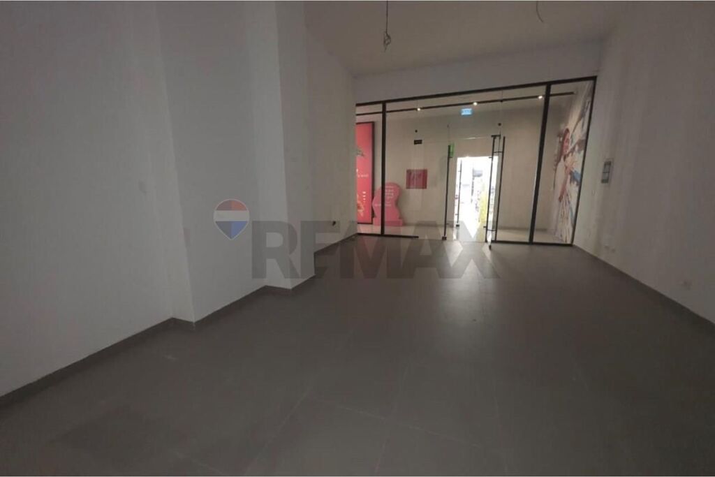 SHOP FOR RENT AT GARDEN BUILDING!
