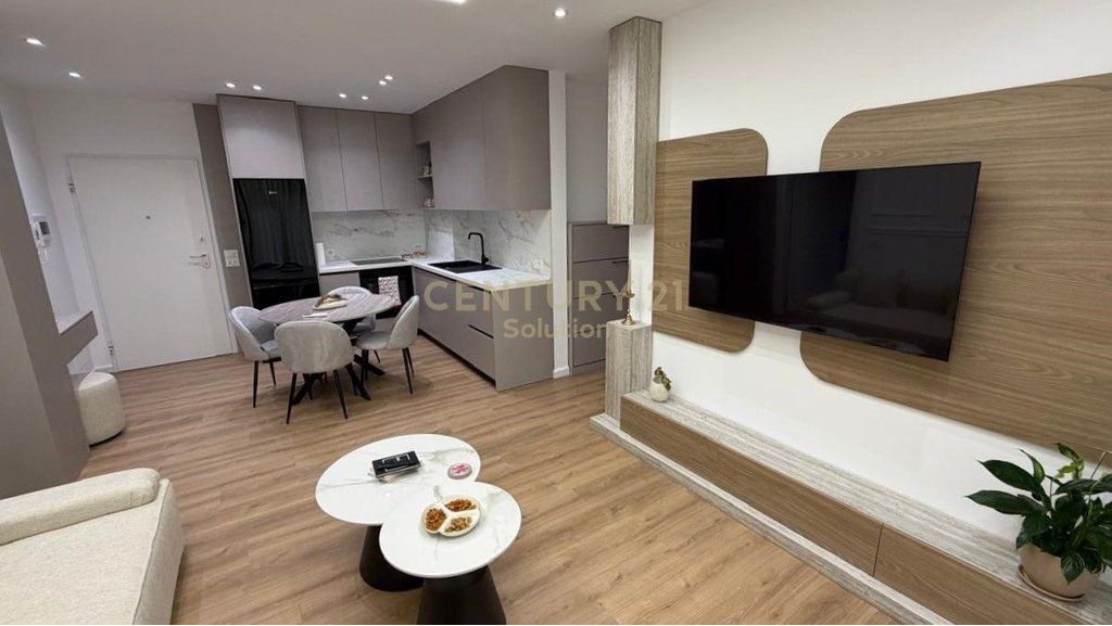 APARTAMENT 2+1+2+🅿️arking 📍PRANE KLANIT ! 860 € /Muaj 80,000 Lekë /Muaj