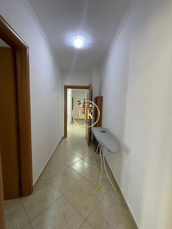 🏡 APARTAMENT ME QERA 2+1 – PRANE TREGUT TE FRUTA PERIMEVE 