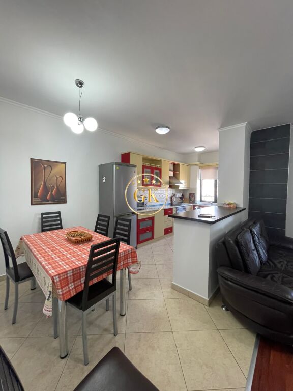 🏡 APARTAMENT ME QERA 2+1 – PRANE TREGUT TE FRUTA PERIMEVE 