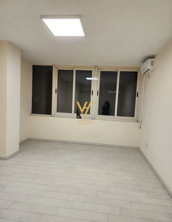JEPET ZYRE 142 M2 ME QERA TE PAZARI I RI 120.000 LEKE