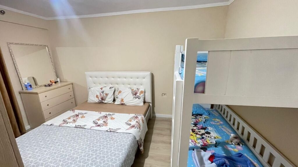 Jepet me Qera Apartament 1+1 – Shtëpi Private