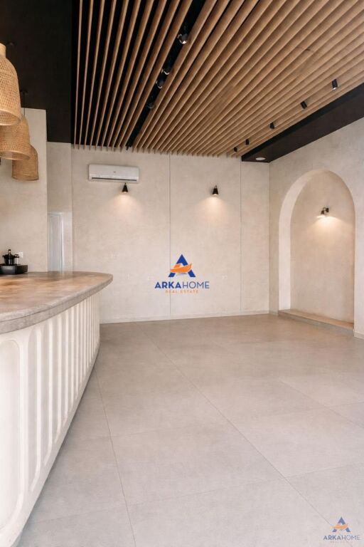 SHITET AMBIENT BIZNESI 50 M2 "TEK RRUGA E BARRIKADAVE" 176.750 EURO