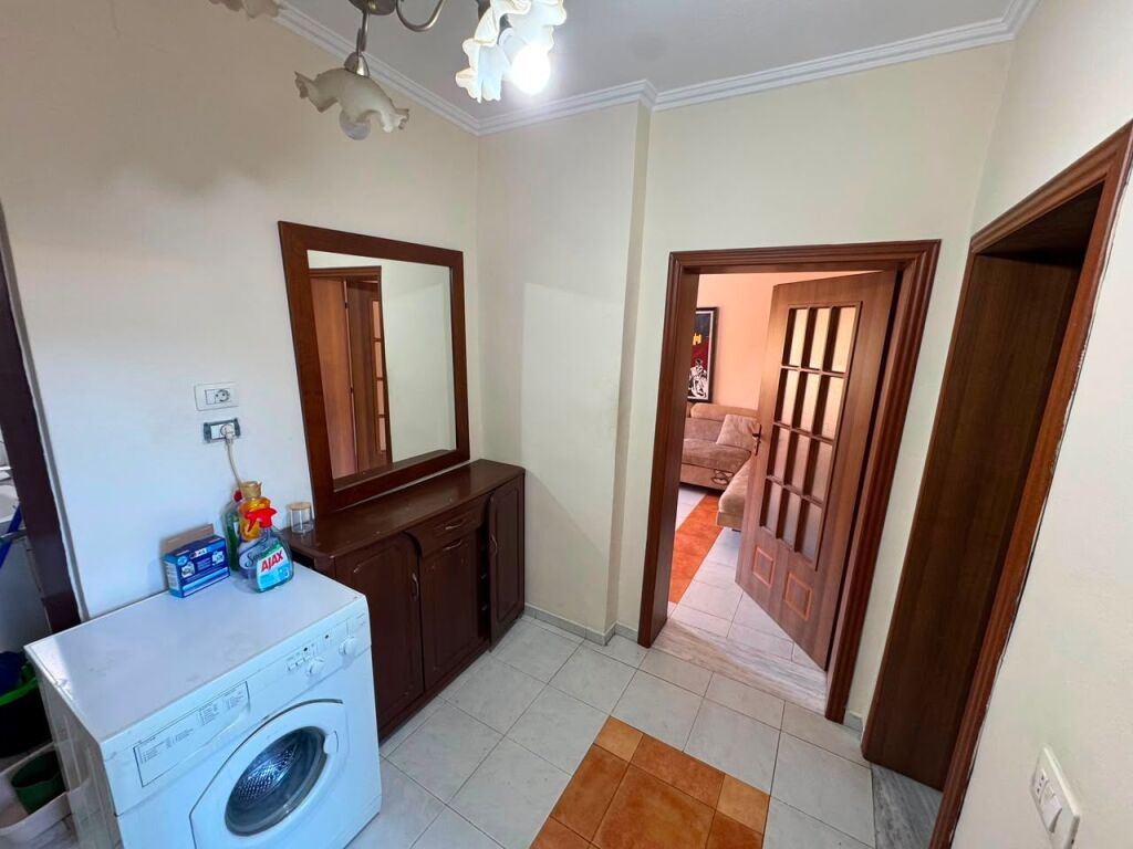 🏡 Jepet me qira apartament 1+1  📍 Medreseja, Rruga e Dibrës💶Cmimi 450 euro    