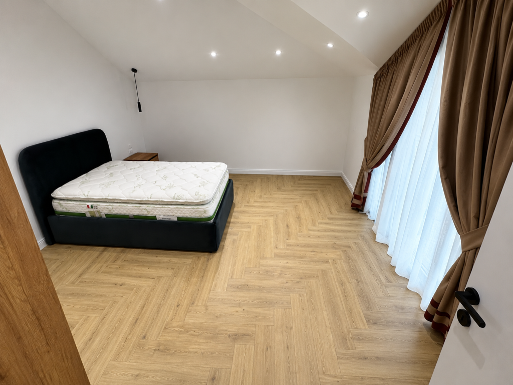 Super villa in affitto 2700 euro / mese lago secco