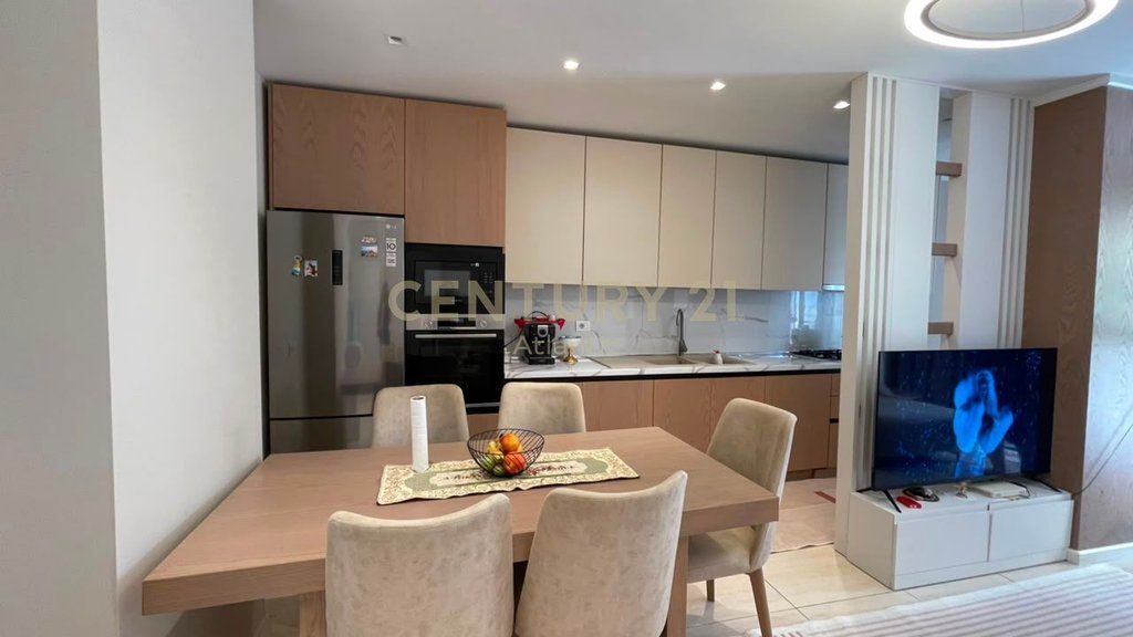 Shitet Apartament 2+1+2 me Verandë në Plazh Durrës– Vetëm pak hapa larg detit!