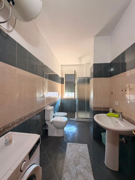 Apartament 3+1+2 me Qira – Qendër, pranë Flag Ship per friendly