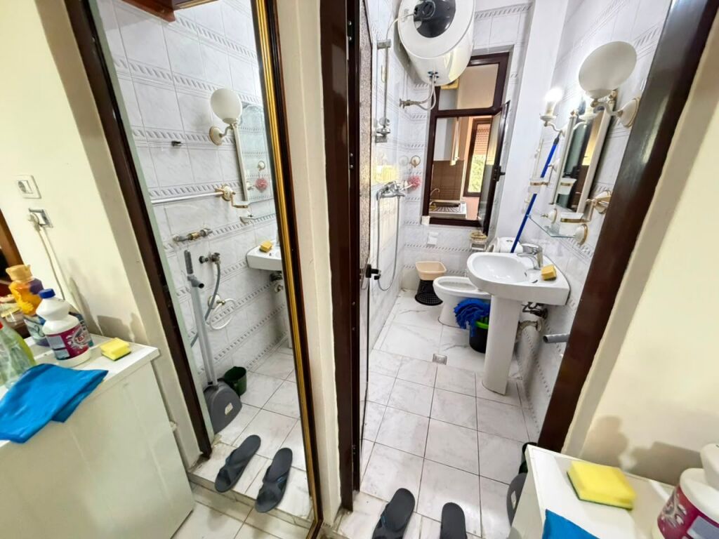 🏡 Jepet me qira apartament 1+1  📍 Medreseja, Rruga e Dibrës💶Cmimi 450 euro    