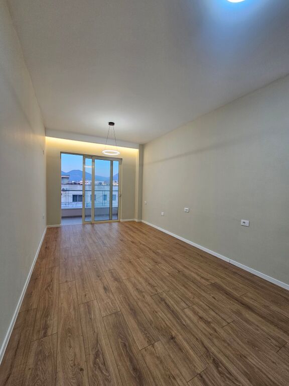 Apartment 2+1 for sale | Astir, near Dy Palmave In one of the most sought-after areas of Astir, near Dy Palmave, a 2+1 apartment with an area of 107.7 m² is for sale, located on the 7th floor of a building with an elevator.