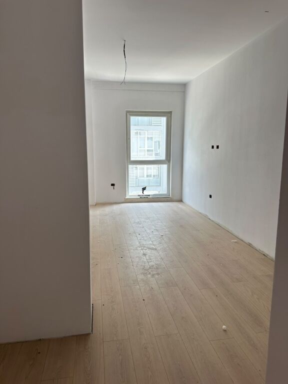 ZYRE ME QERA 110 M2 KOMUNA E PARISIT 100.000 LEKE FH-85919