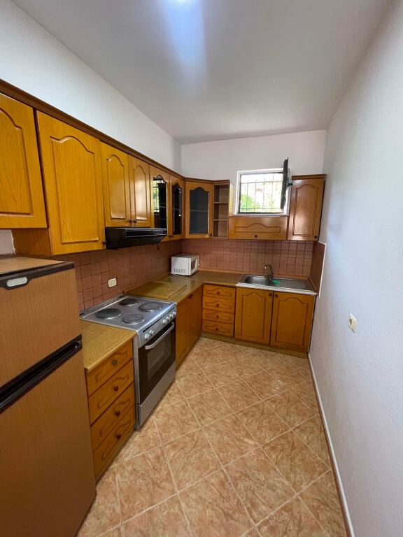 jepet me qera apartament 1+1+ parkim 40000 leke ne muaj te 5 maji