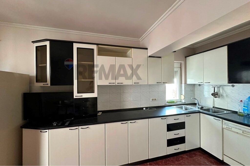 Apartament 3+1 ne Shitje Qender Treu Cam