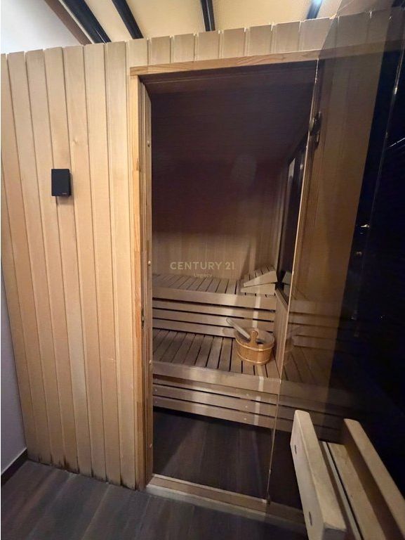 Appartamento di lusso 2+1+2 in affitto | 7° piano | Via Fortuzi | 5 minuti dal centro di Tirana