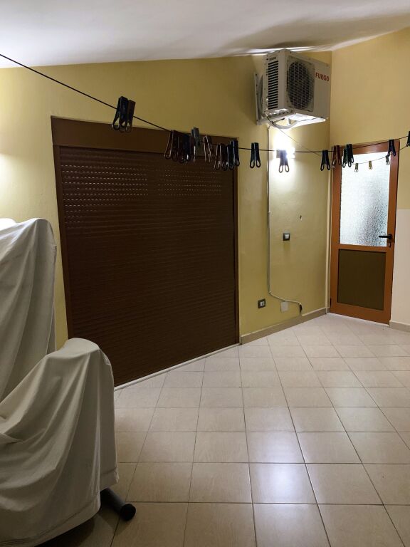 Ingresso 2+1 in Affitto, in via "Pal Hasi", vicino alla zona "5 Maj" e alla via "Siri Kodra".