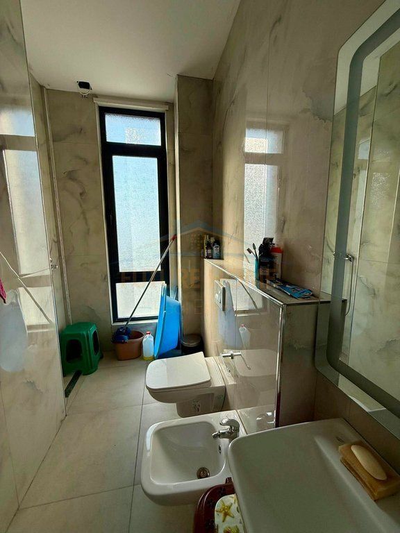 Kreu / Pronat / UNA72314  Kërko Për Apartamente, Toka, Vila, Zyra Për Shitje Ose Qira  Qera, Apartament 1+1+ Post Parkimi, Ish Dogana, Tiranë.