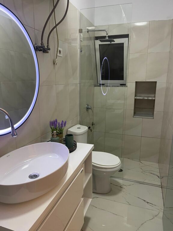 🏢Perballe Shkolles se Mesme Partizani,jepet me qera garsoniere 40m2,e mobiluar.40,000 Leke    