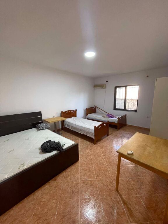 jepet me qera apartament 1+1+ parkim 40000 leke ne muaj te 5 maji